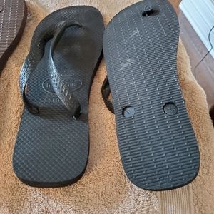 Two (2) pairs Havaianas Flip Flops 41-42 / 10M unisex Black & Bronze $15 ea